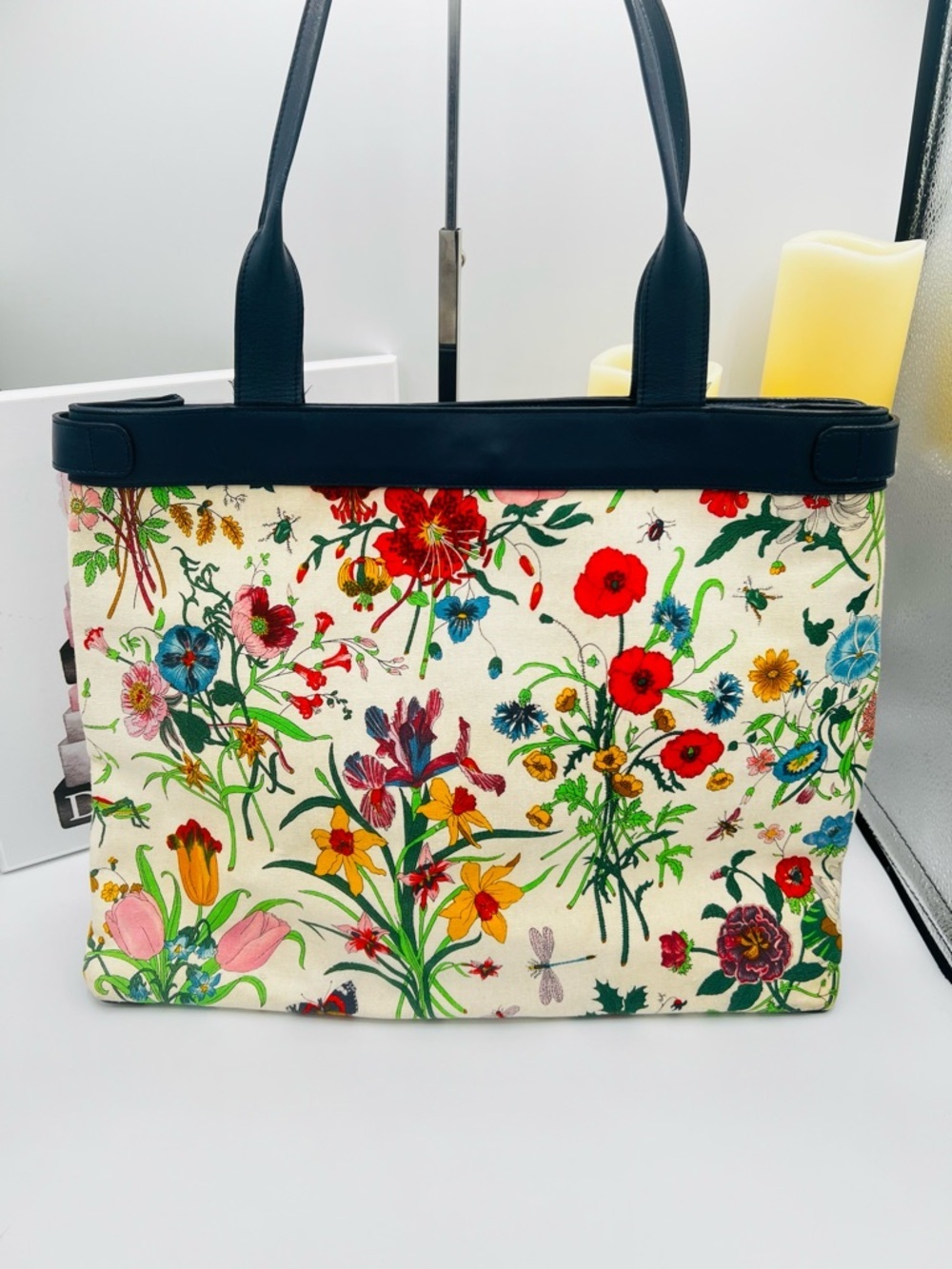Gucci Cream Floral Tote with Navy Trim - Picture 3 of 16